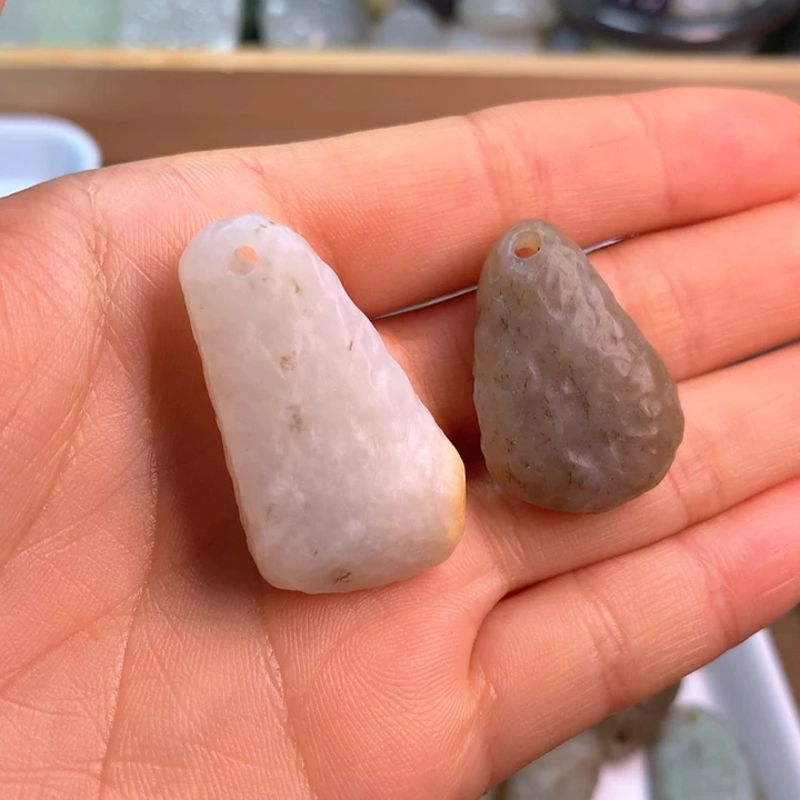 和田玉颈饰未镶嵌盔*