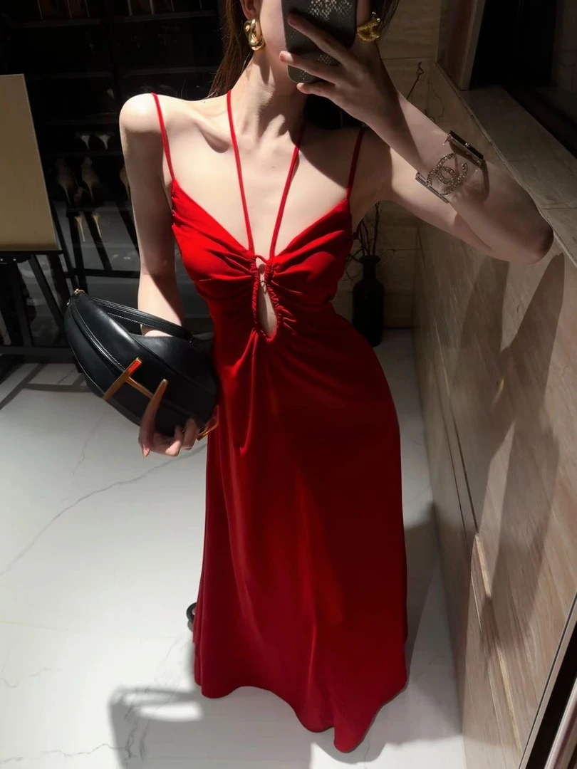 性感辣妹绑带挂脖吊带连衣裙女夏季新款收腰显瘦不规则露背a字裙