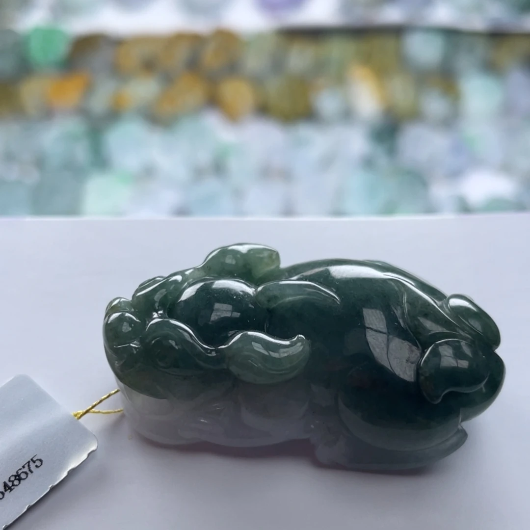 翡翠未镶嵌颈饰貔貅