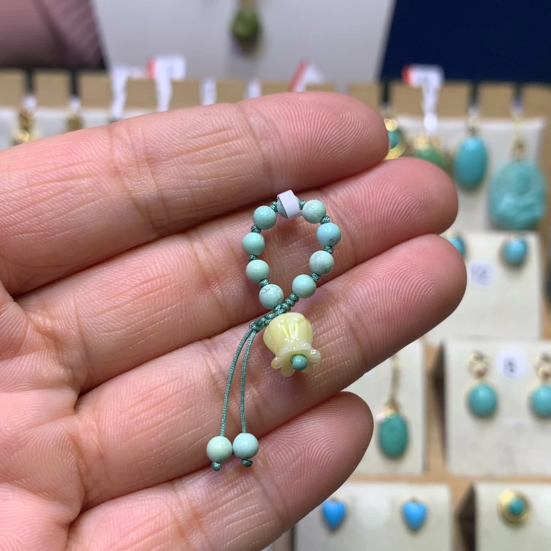 琥珀裸石未镶嵌配饰