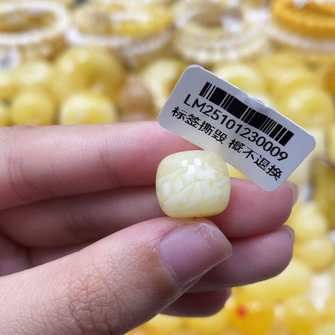 琥珀未镶嵌裸石13.3*11.4mm白花老型瑕