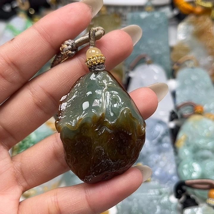 翡翠未镶嵌颈饰悟道