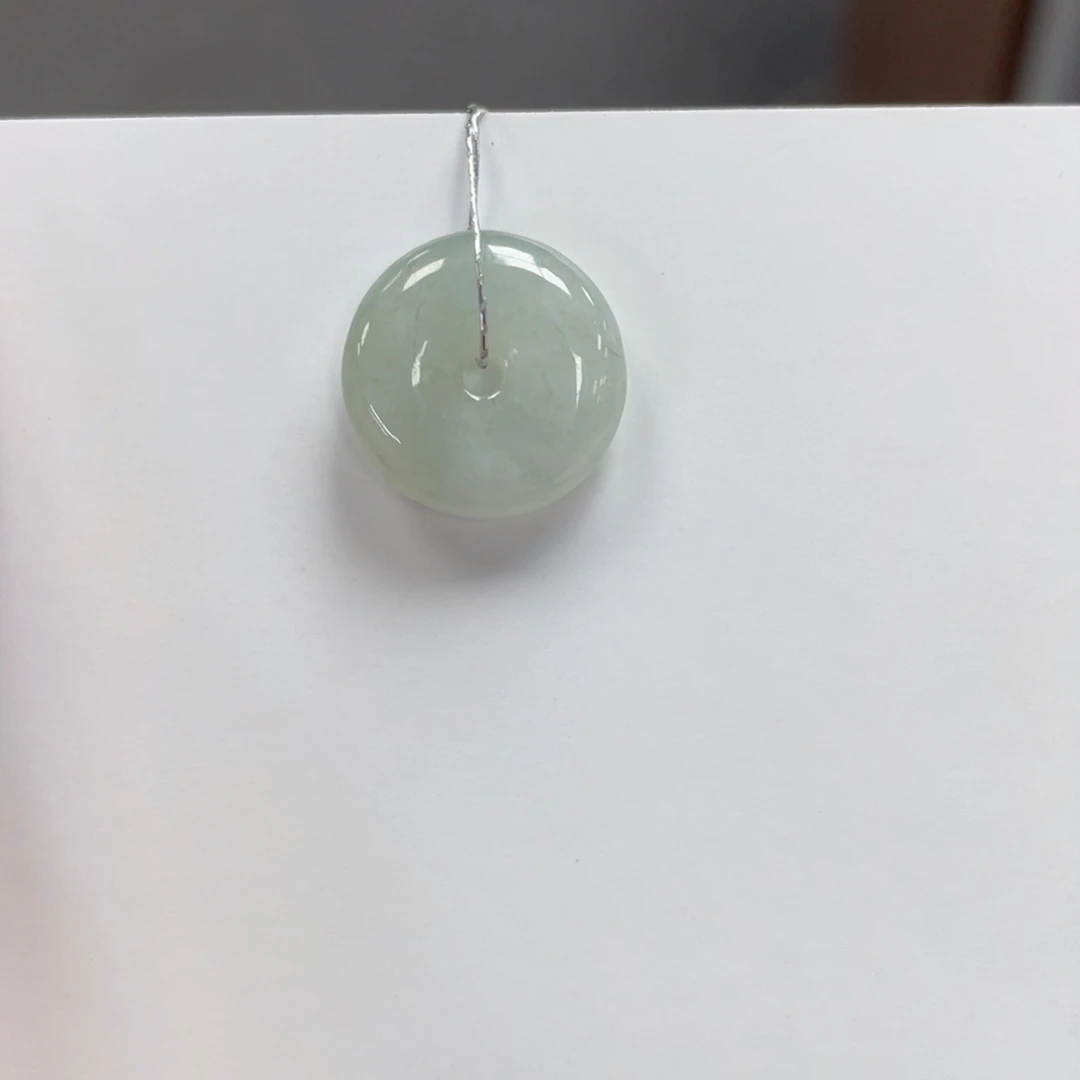 翡翠颈饰未镶嵌平安扣