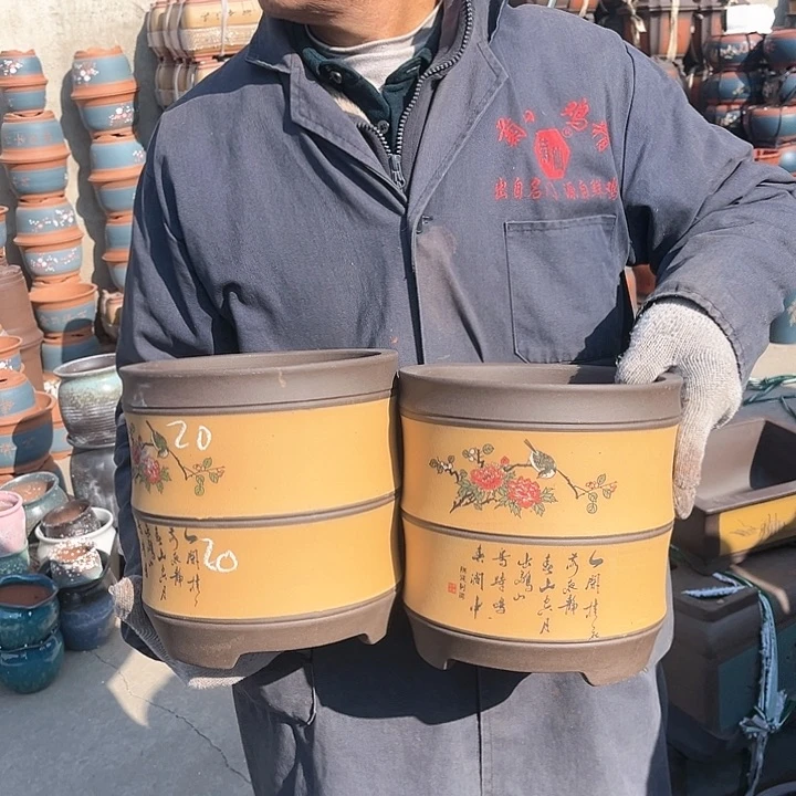 紫砂紫砂花盆和花盆里藏一