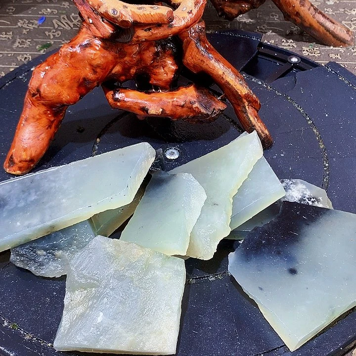 未镶嵌蛇纹石玉珠宝奇石