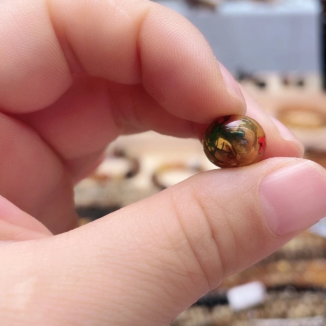 琥珀裸石未镶嵌静****）龙