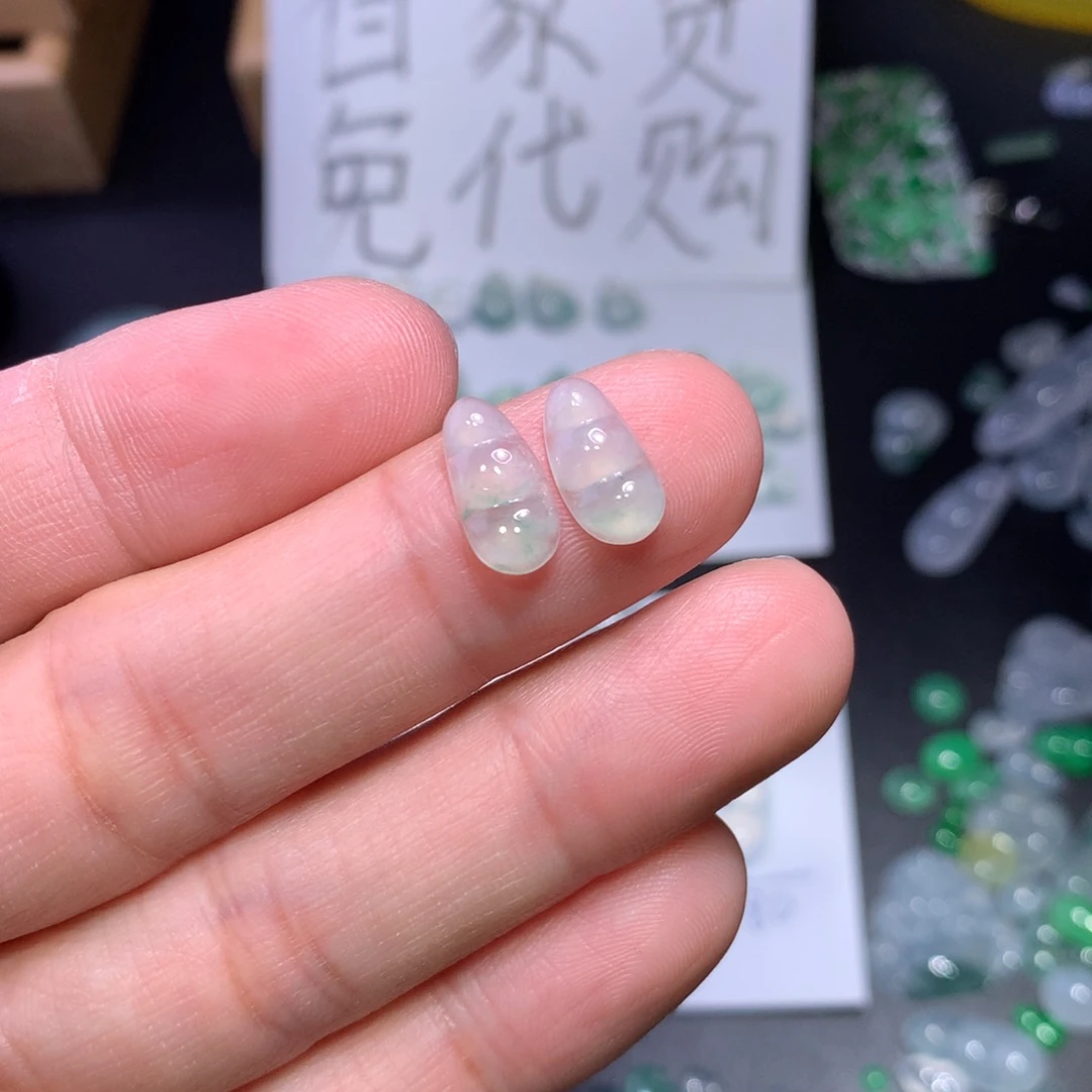 翡翠未镶嵌颈饰豆子