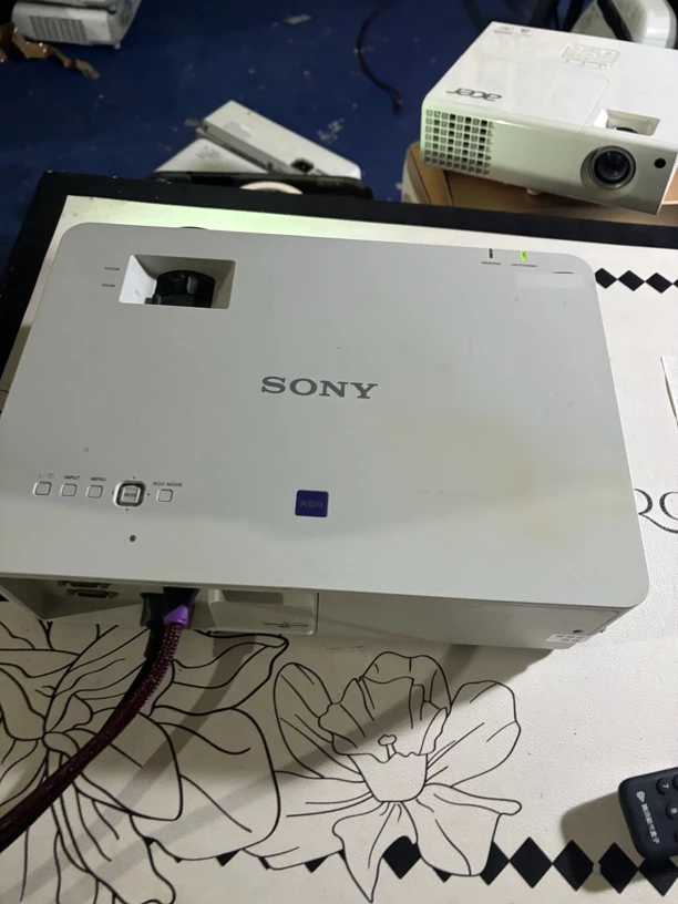 9新  二手 Sony 特价投影仪 运费自理