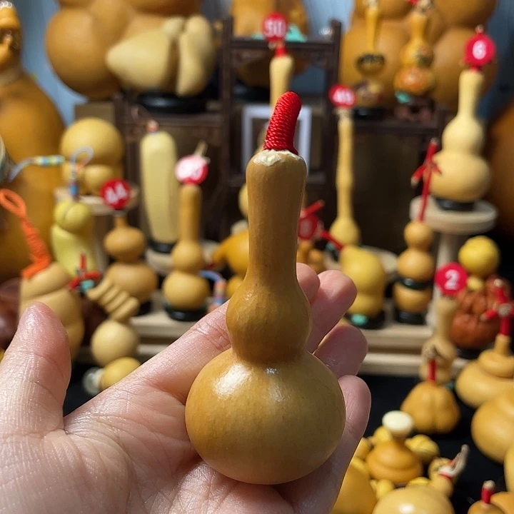 蜗***）葫芦丝老师在讲英语听力时