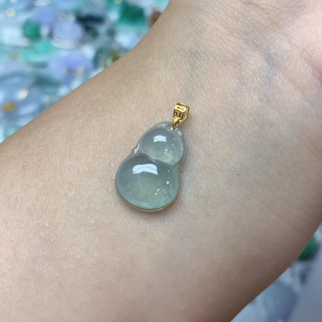 颈饰18K金镶嵌翡翠