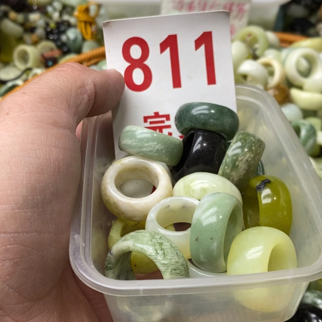 蛇纹石玉挂坠未镶嵌