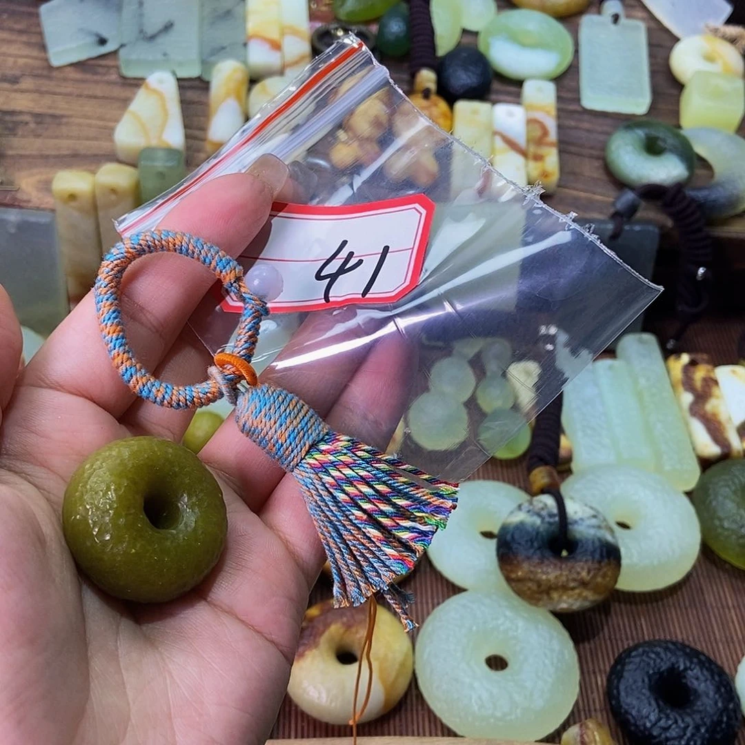 蛇纹石玉未镶嵌挂件獨***贰