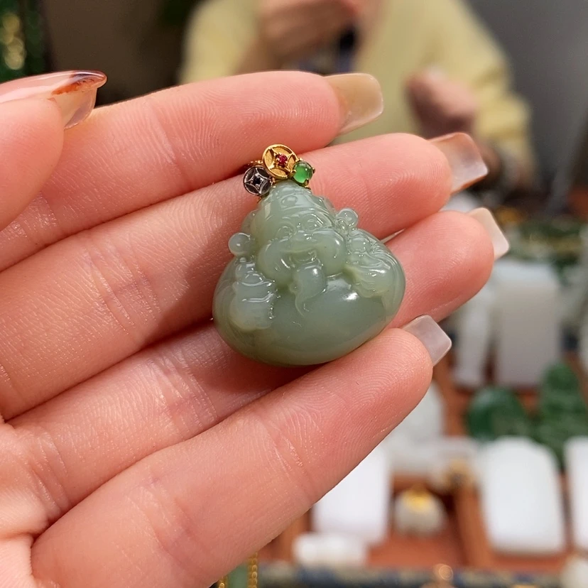 【闪购商品】吊坠(赠链)18K金镶嵌和田玉