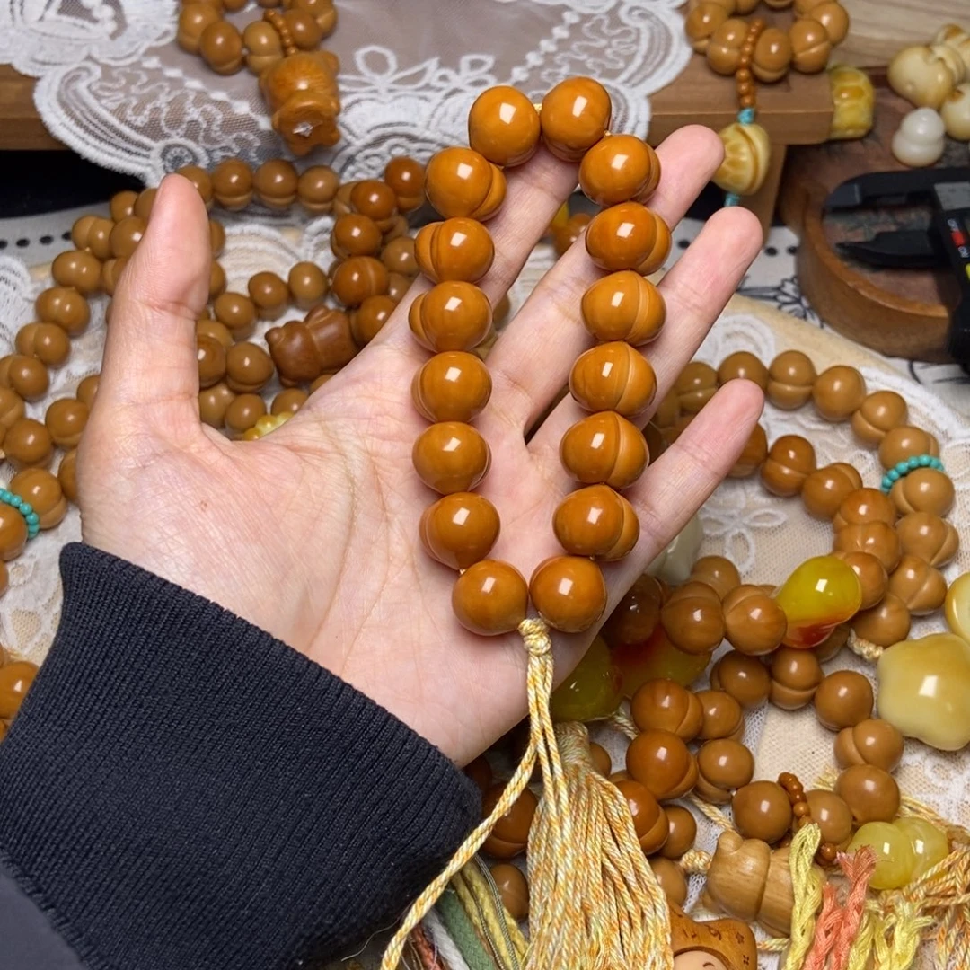 吊坠猴头核桃屁桃玻璃底卡16