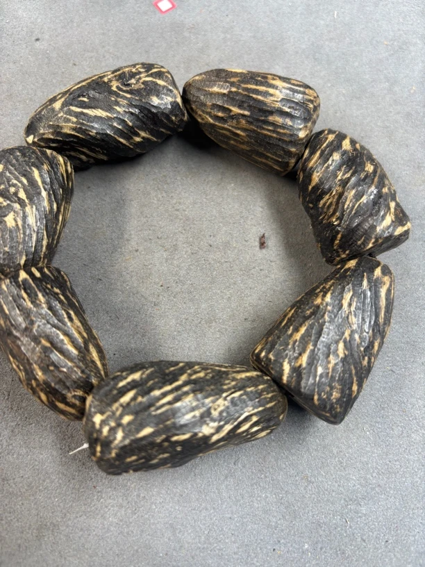 531沉木随形手串