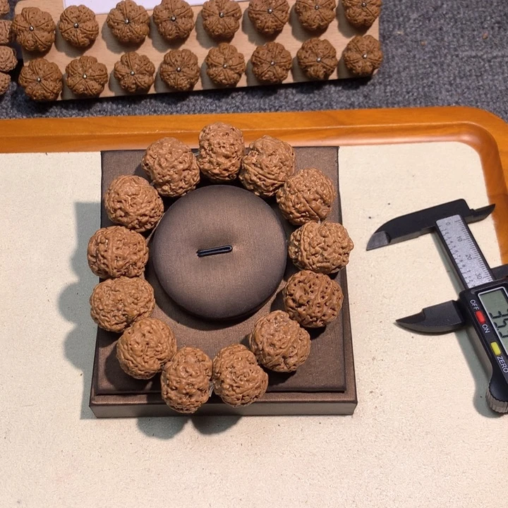 吊坠金刚菩提19号 23满肉梅花