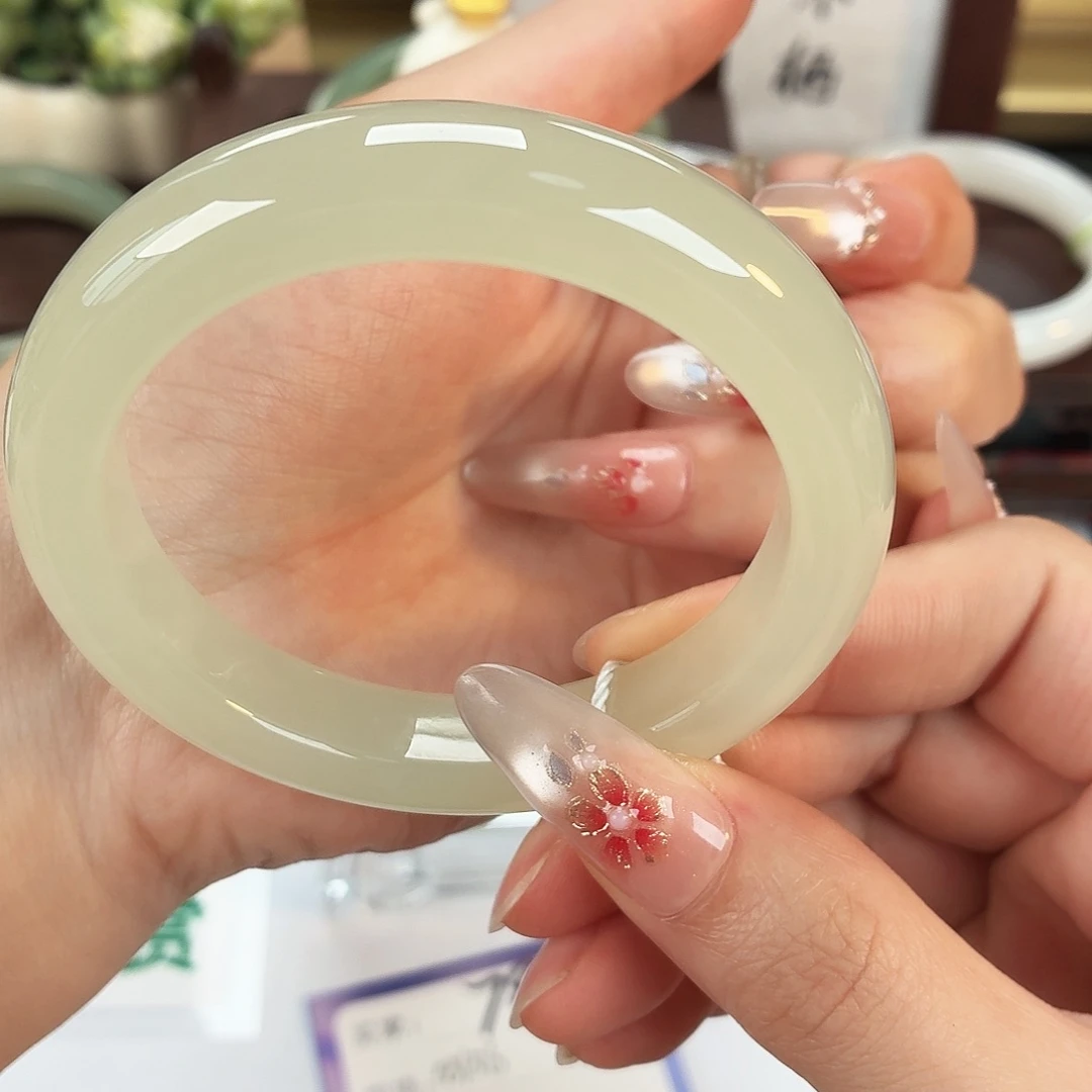 和田玉未镶嵌手镯