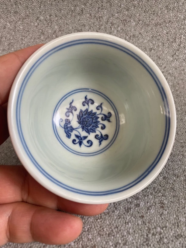 仿明宣德柴窑青花宝相花纹压手杯，高5厘米口径9.2厘米