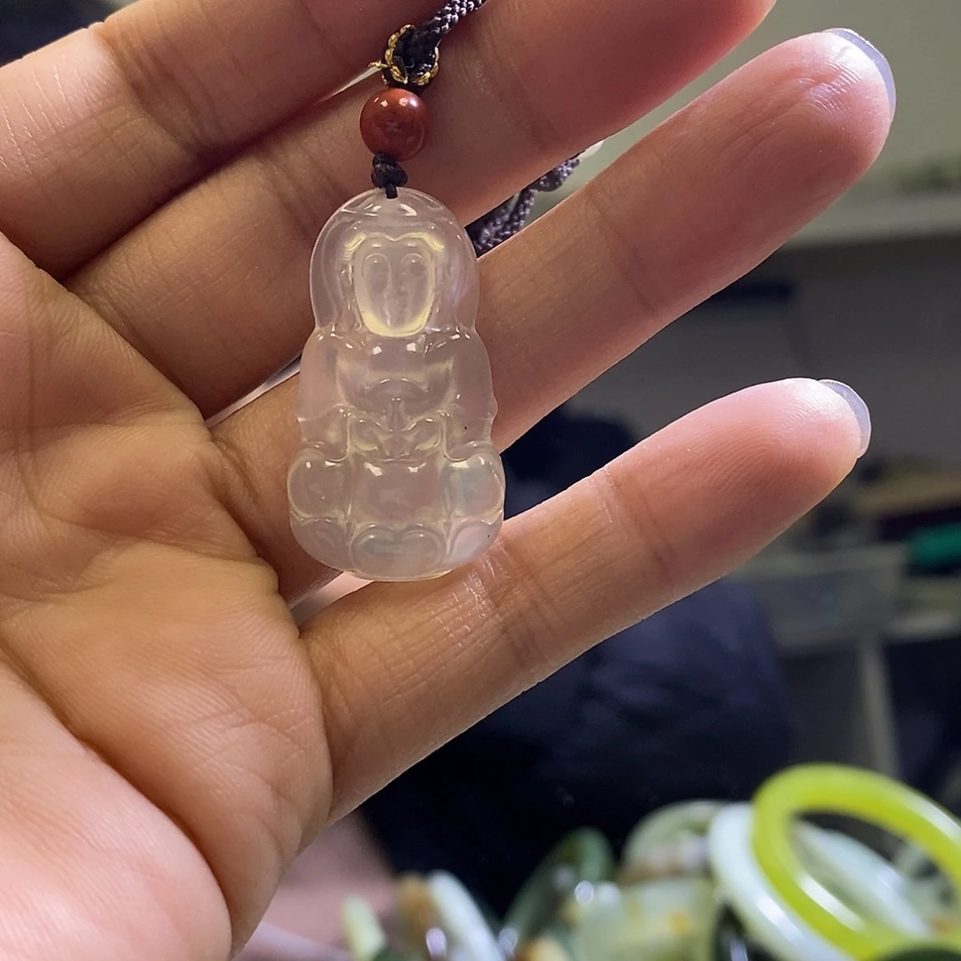 岫玉未镶嵌颈饰一个