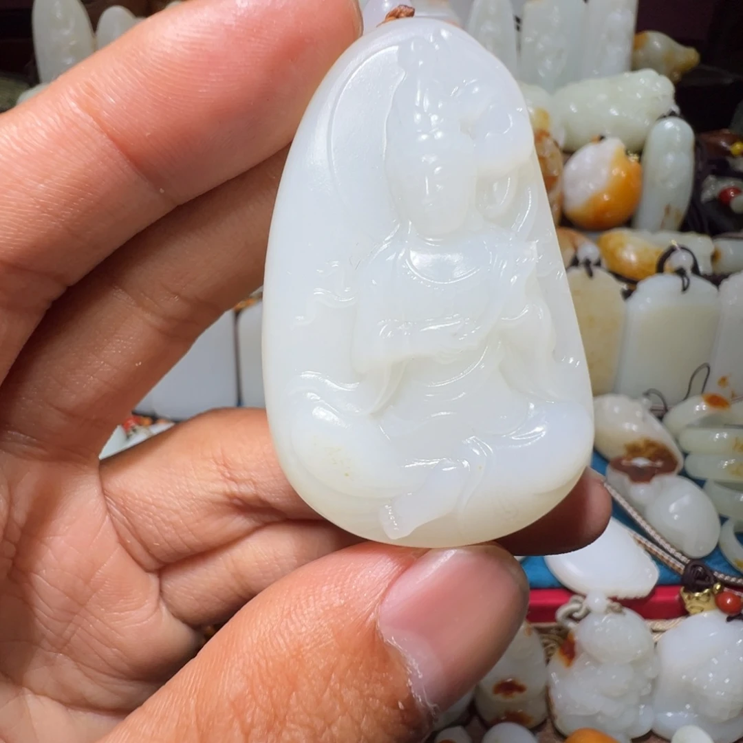 苏***车吊坠(不含链)未镶嵌和田玉