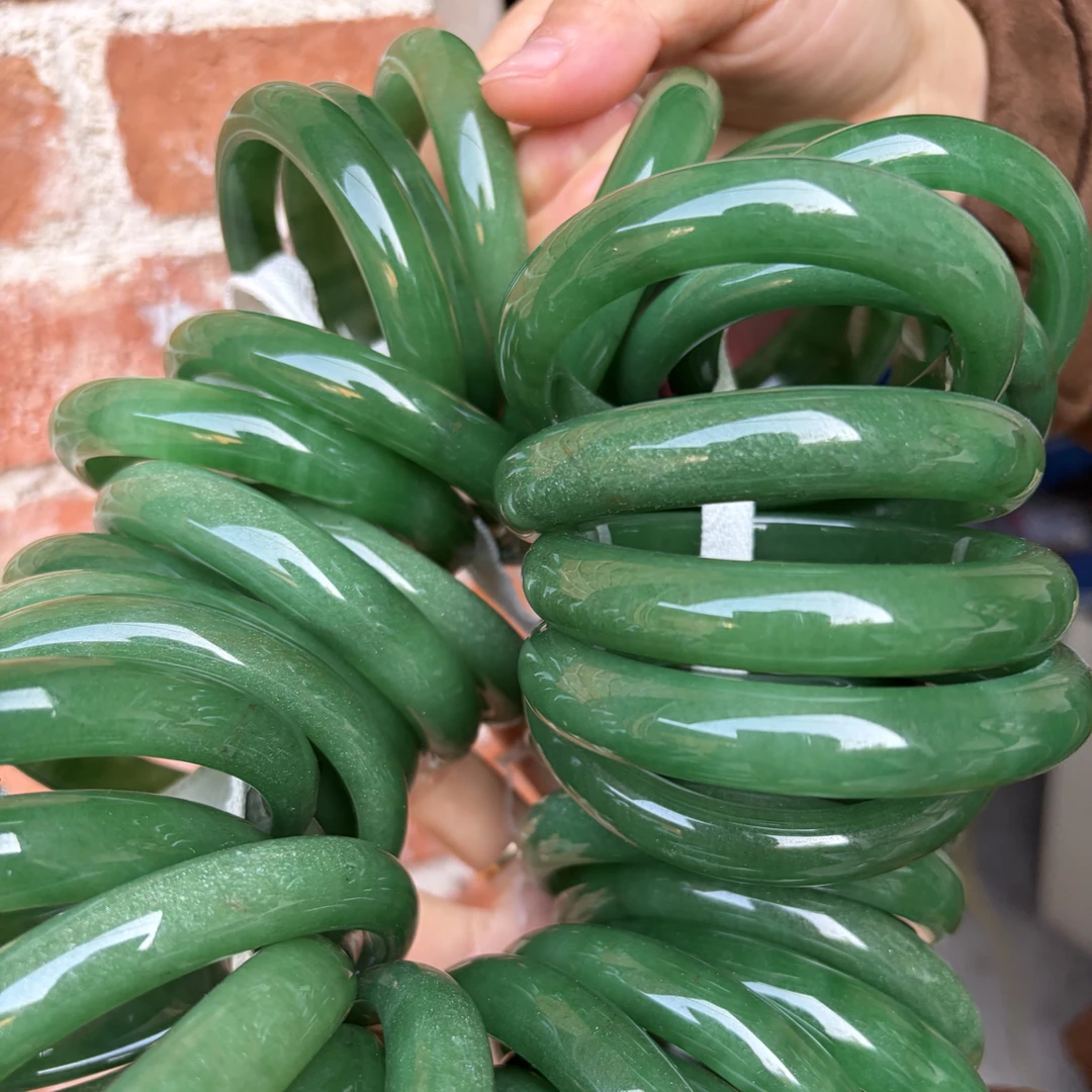 东陵玉菠菜绿老料手镯【天然玉石有矿物质】发一个