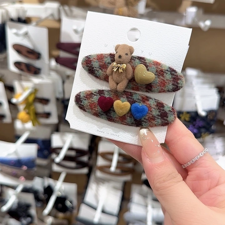 布艺非金属彩色千鸟格小熊掰掰