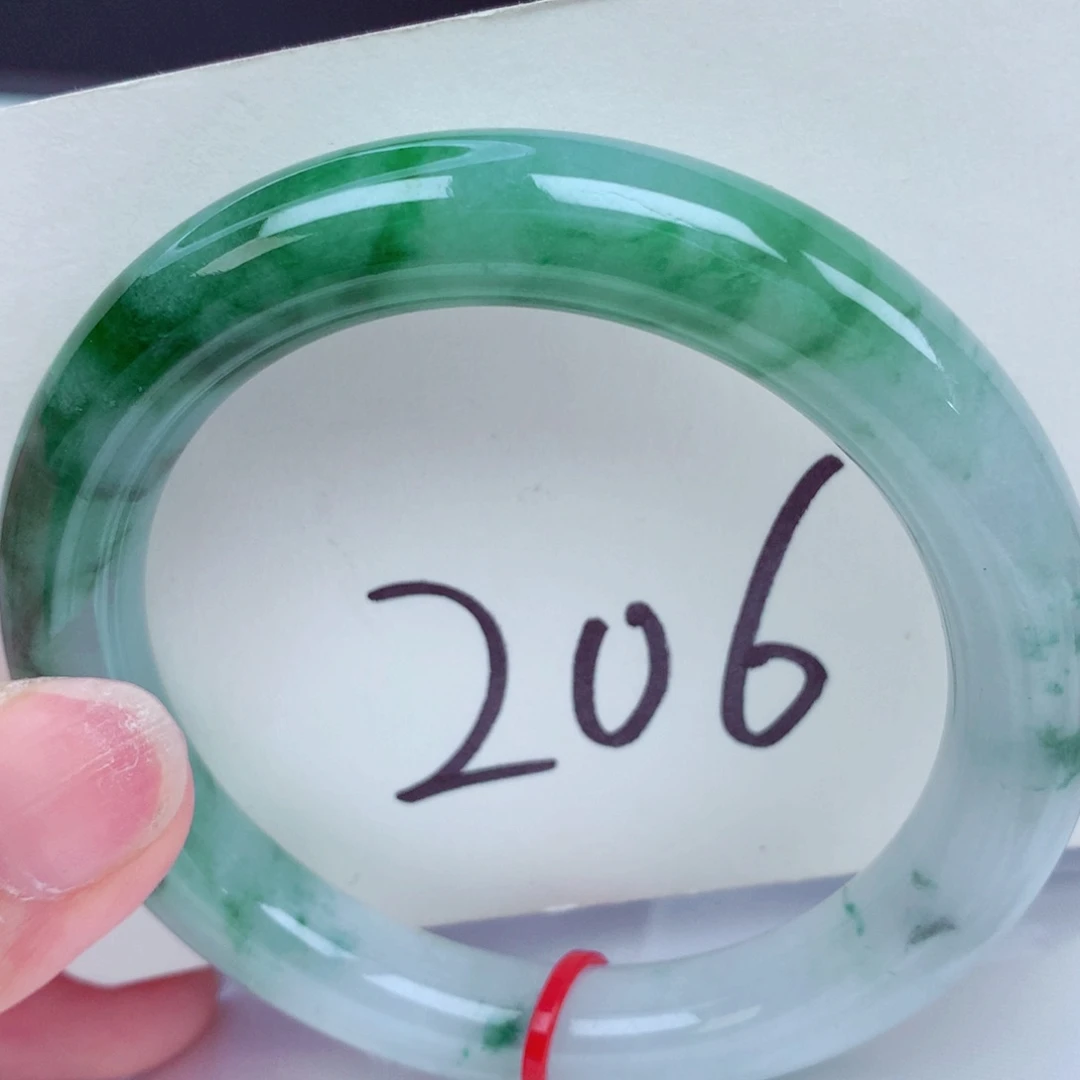 翡翠手镯未镶嵌翡翠