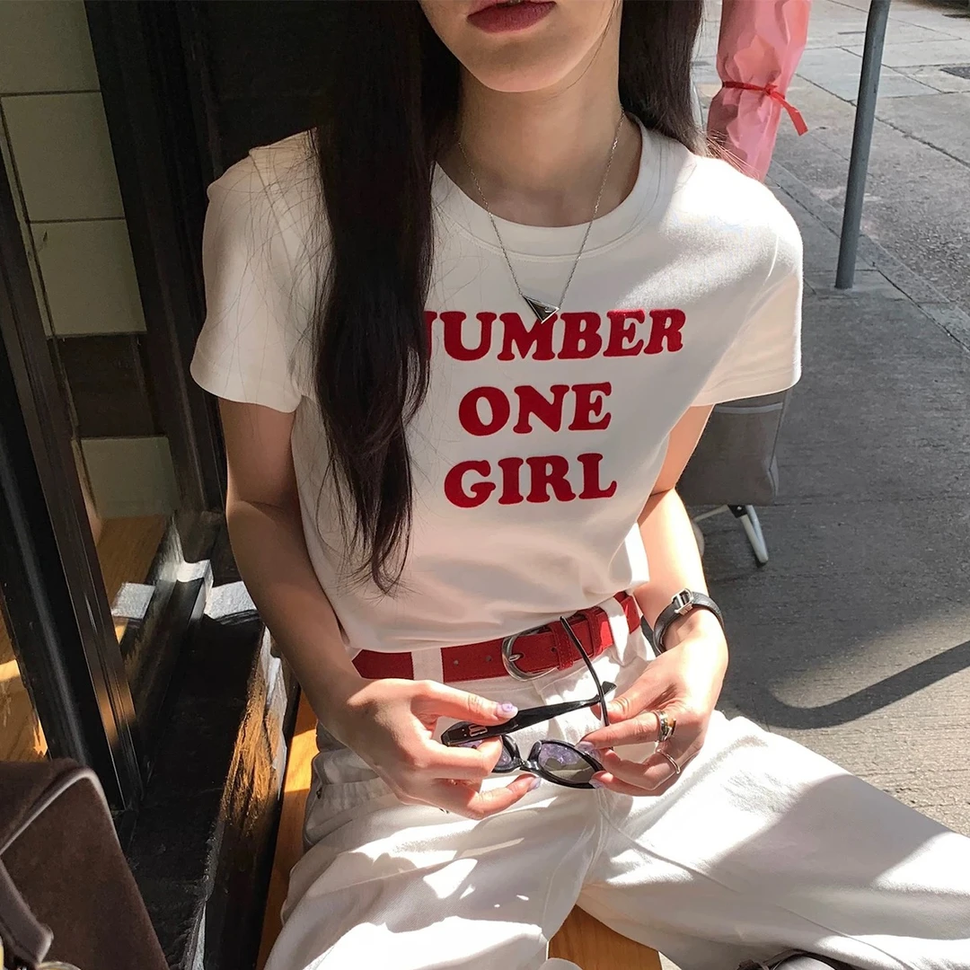 白色正肩短袖印花圆领T恤女夏季休闲百搭修身显瘦辣妹不漏腰上衣