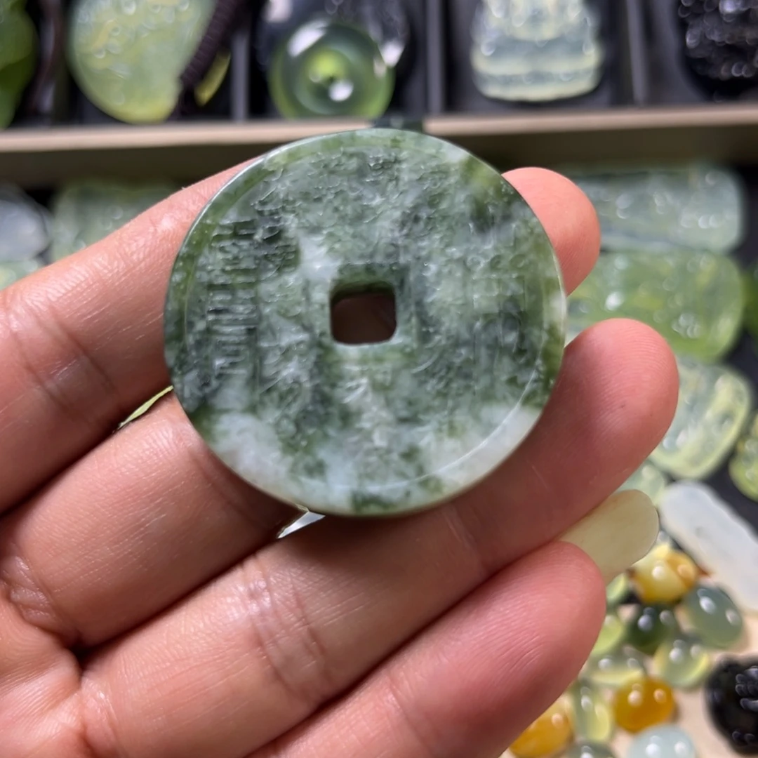 未镶嵌蛇纹石玉颈饰