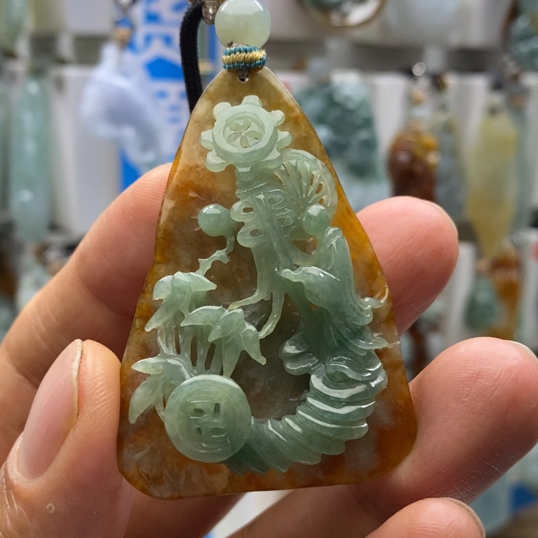 翡翠颈饰未镶嵌悟道