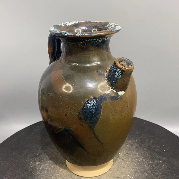 鲁山窑短流壶造型独特