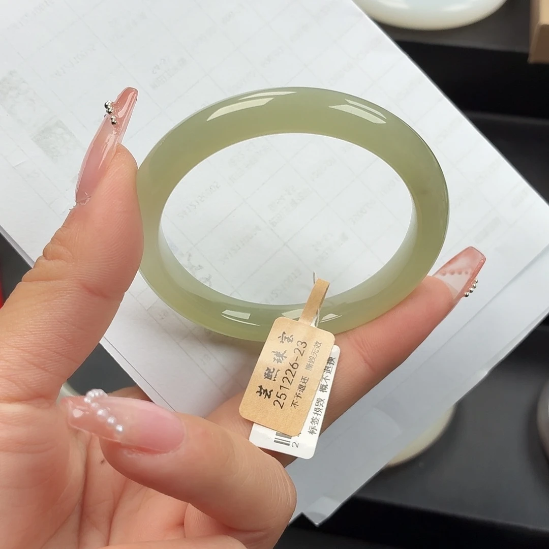 和田玉（糖玉）未镶嵌手镯