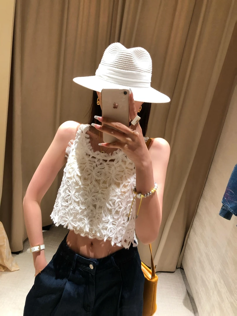 婉君【仙到跺jio】夏季法式镂空吊带小众设计背心上衣LWJ25B2T1573