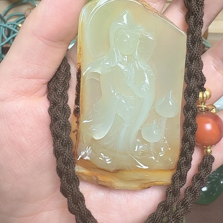 蛇纹石玉未镶嵌颈饰