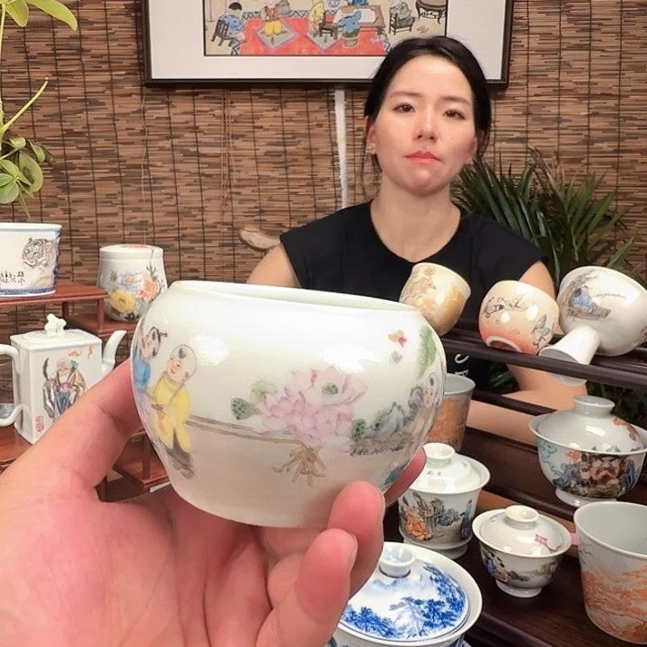 摆件画个眉毛还挺有意思呢