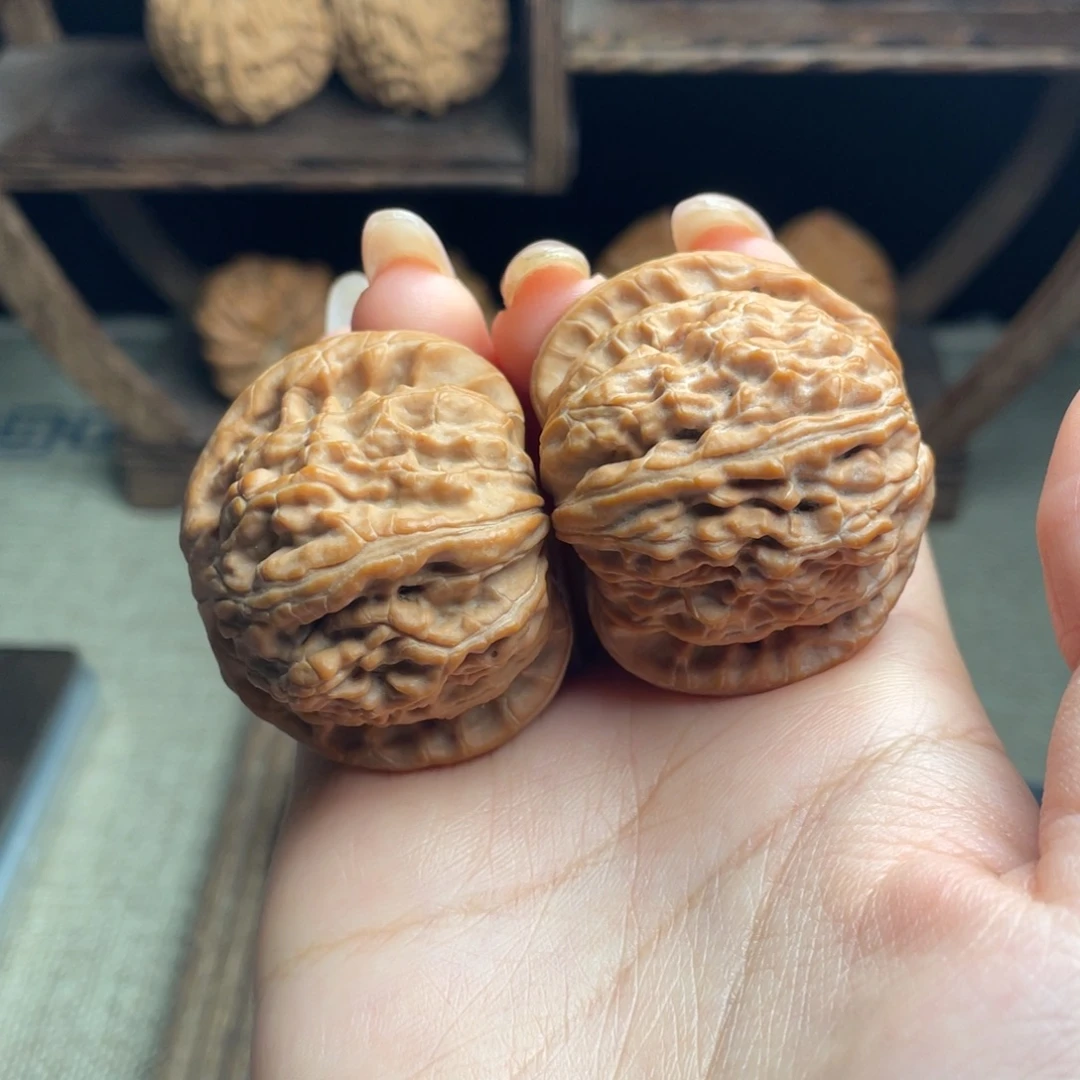 文玩核桃吊坠球白42 全品白茬精配毕业红皮