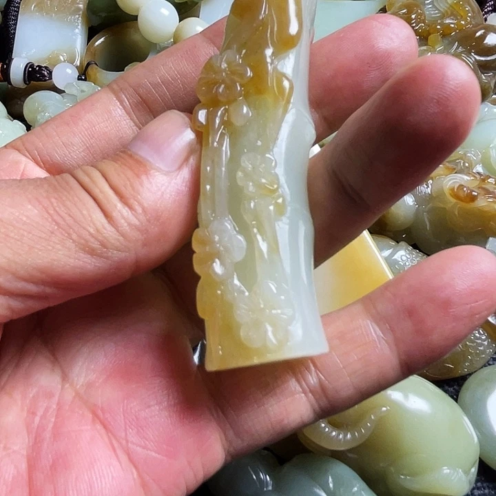 骑****吊坠(不含链)未镶嵌和田玉