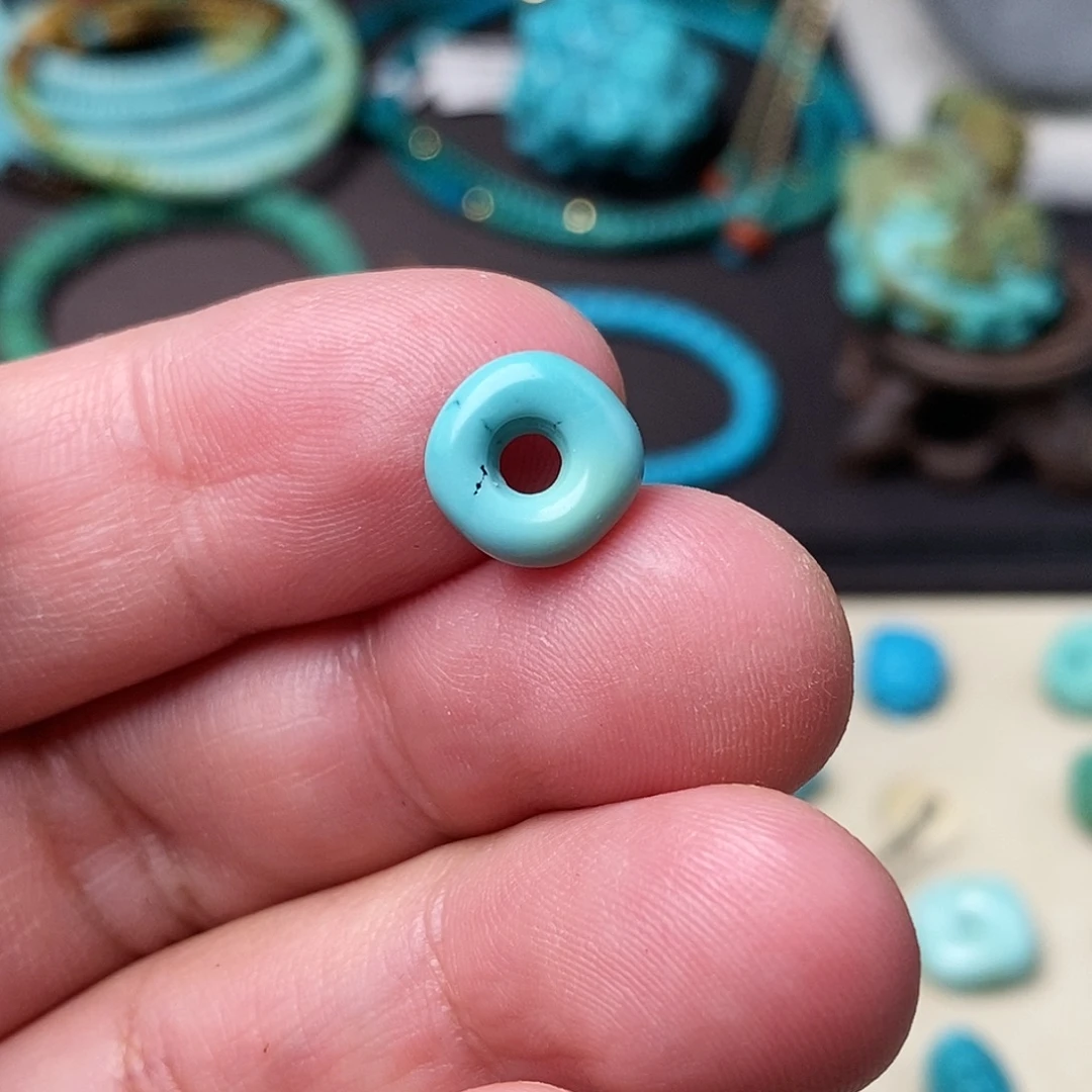 绿松石未镶嵌颈饰