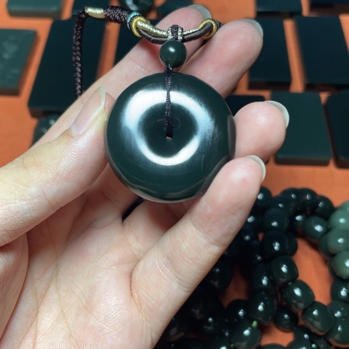 海***r颈饰未镶嵌和田玉（青玉）