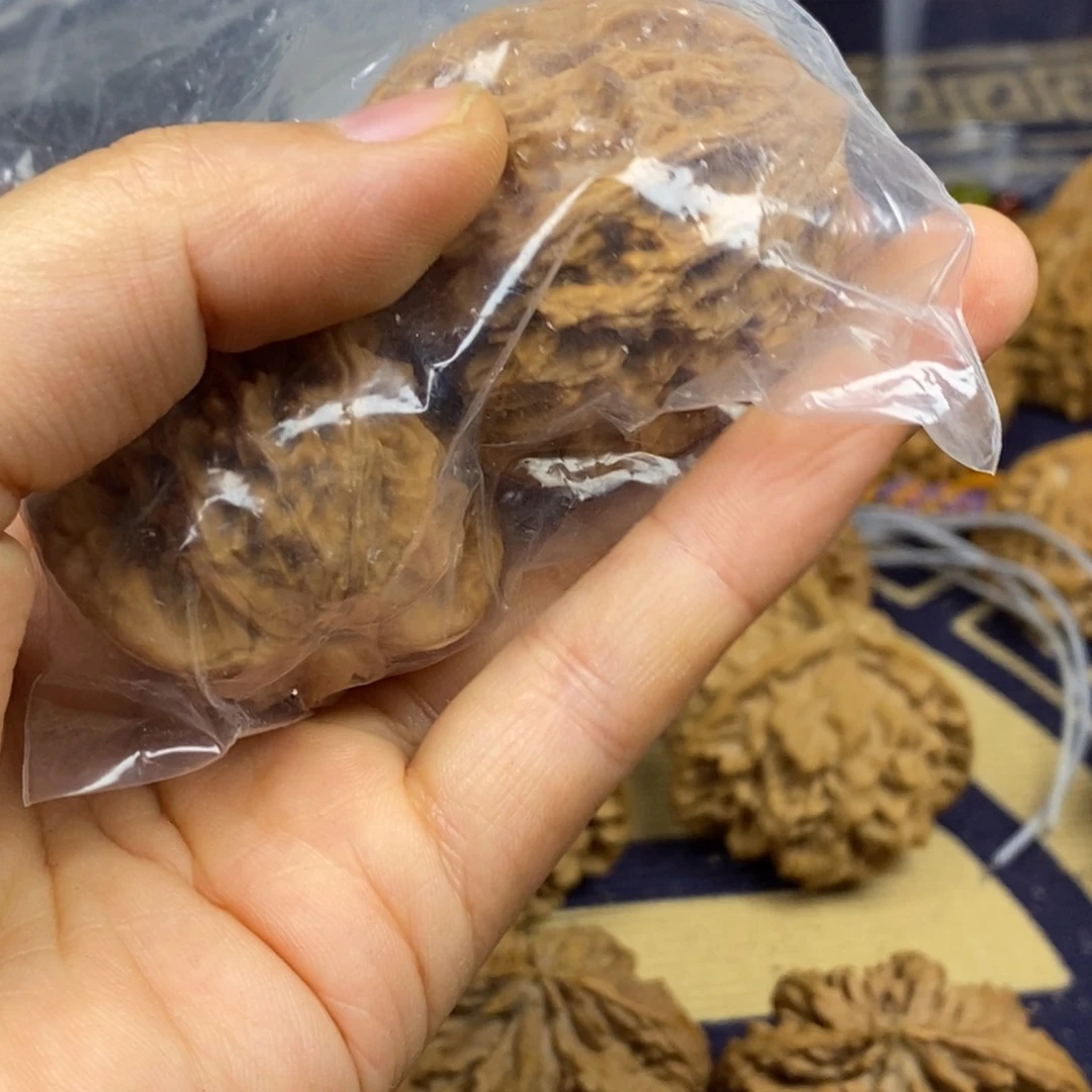 辛***.文玩核桃吊坠虎头43