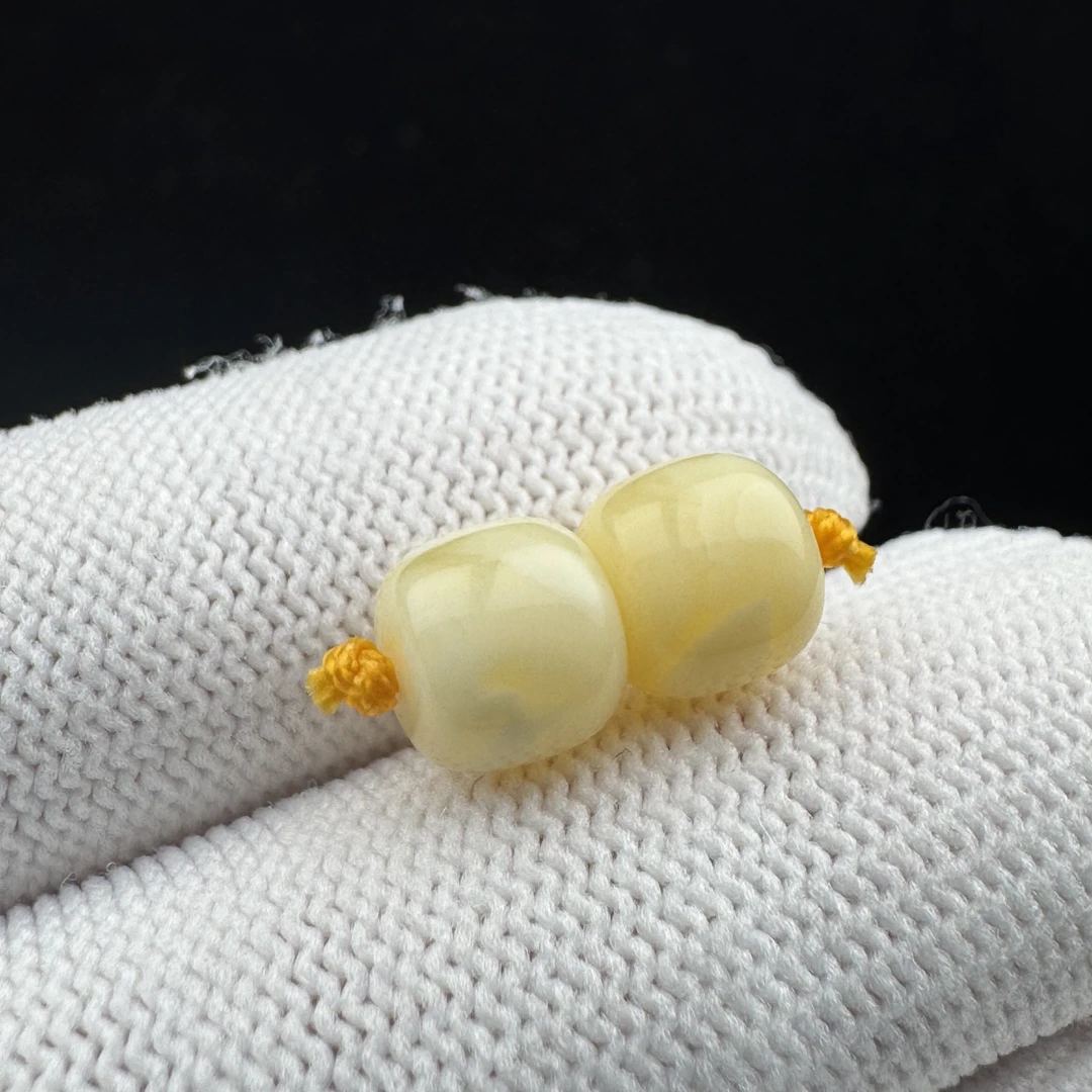 M6649天然俄料蜜蜡 白蜡老型对珠7.8mm 支持鉴定假一罚四