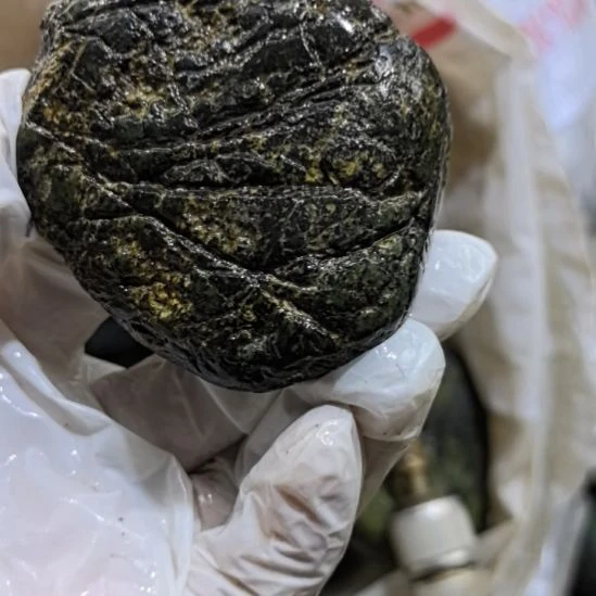 花***言有机玻璃藏玉药王石原石手把件