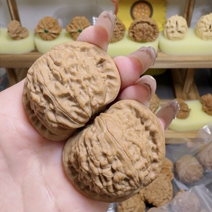 用****3文玩核桃白狮子边44肚41（练手对介意勿拍）