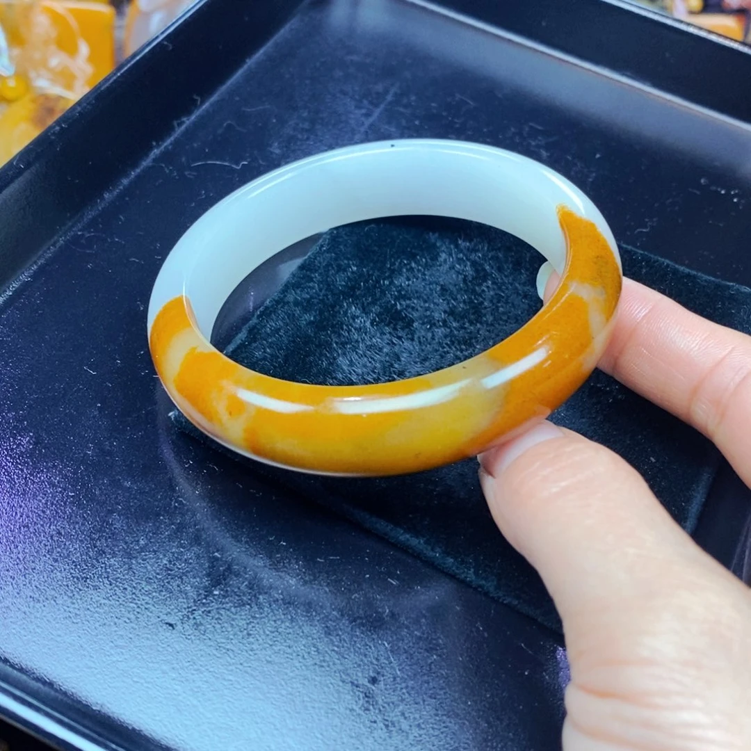 未镶嵌石英质玉（黄龙玉）颈饰