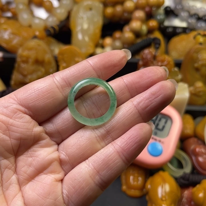 石英质玉吊坠(不含链)未镶嵌星****埃