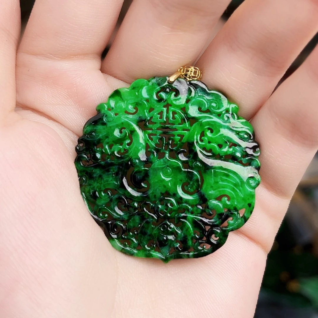 颈饰18K金镶嵌翡翠多样性