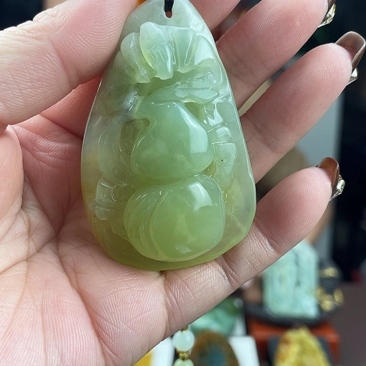 蛇纹石玉未镶嵌颈饰