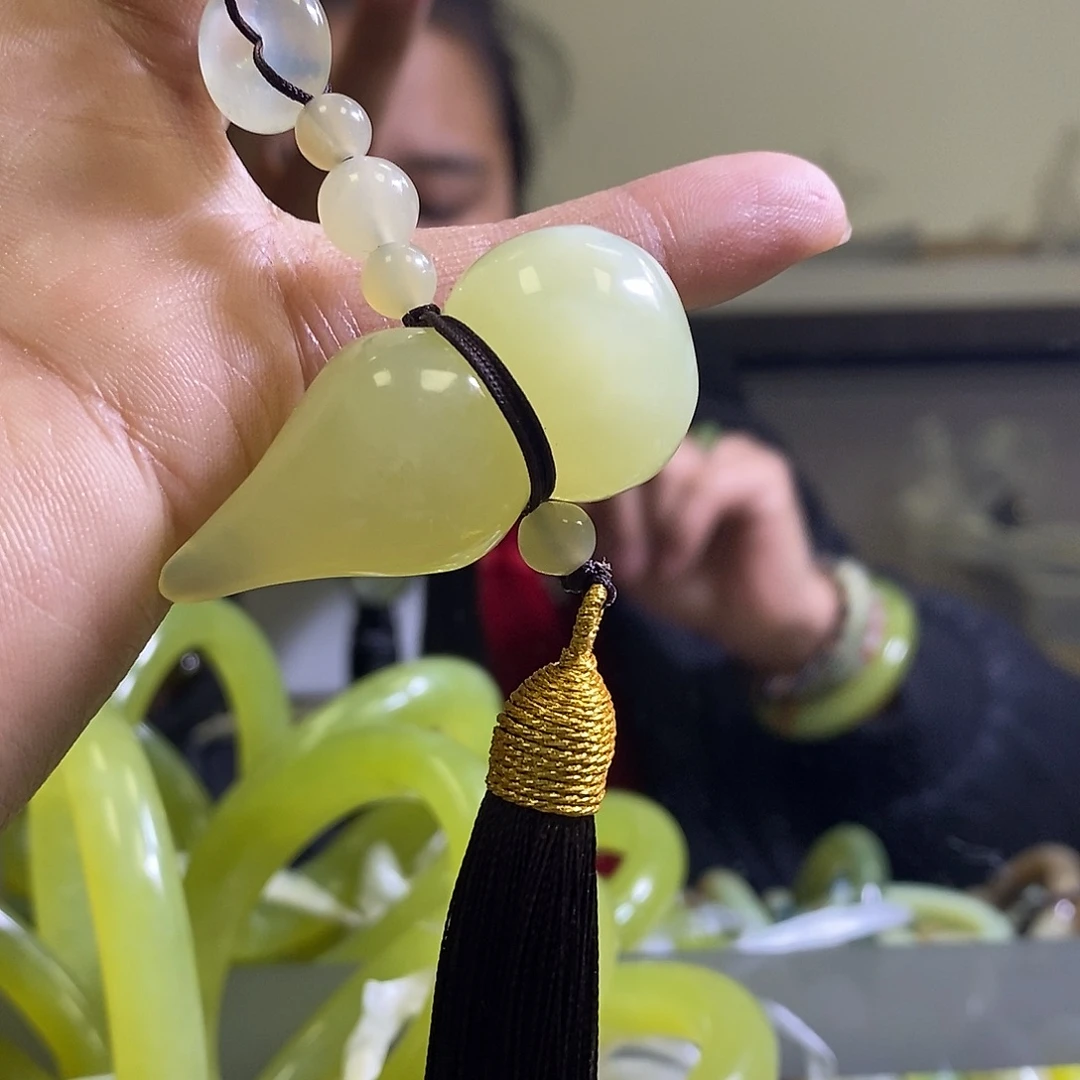 岫玉未镶嵌钥匙扣