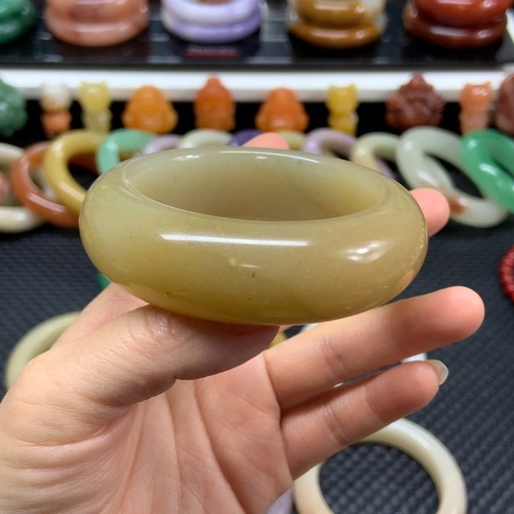 石英质玉未镶嵌手镯