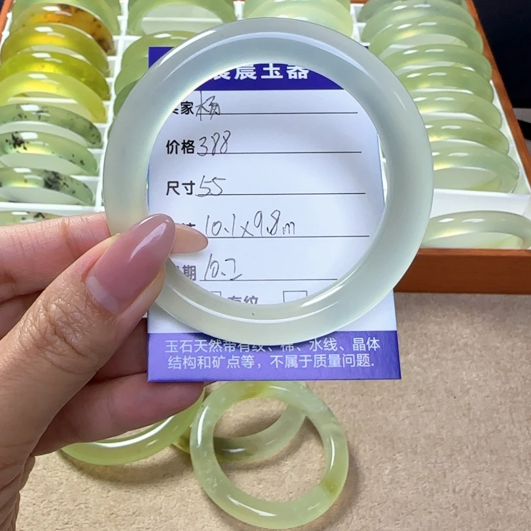 杨***杨蛇纹石玉未镶嵌手镯